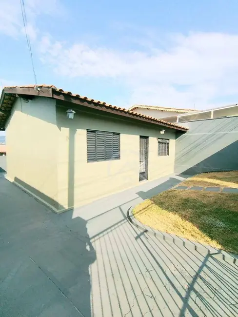 Casa com 2 quartos à venda e para alugar, 120m2 em Atibaia Jardim, Atibaia - SP - imagem 1 Foto 1 de Casa com 2 quartos à venda e para alugar, 120m2 em Atibaia Jardim, Atibaia - SP