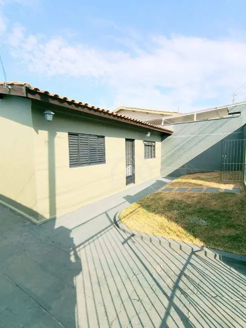 Casa com 2 quartos à venda e para alugar, 120m2 em Atibaia Jardim, Atibaia - SP - imagem 2 Foto 2 de Casa com 2 quartos à venda e para alugar, 120m2 em Atibaia Jardim, Atibaia - SP
