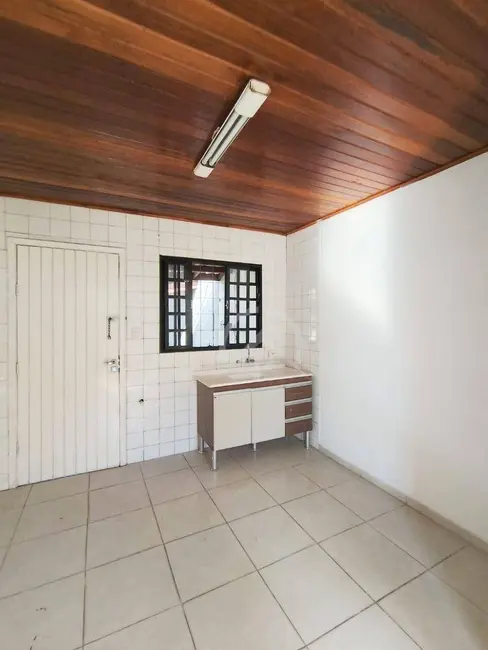 Casa com 2 quartos à venda e para alugar, 120m2 em Atibaia Jardim, Atibaia - SP - imagem 4 Foto 4 de Casa com 2 quartos à venda e para alugar, 120m2 em Atibaia Jardim, Atibaia - SP