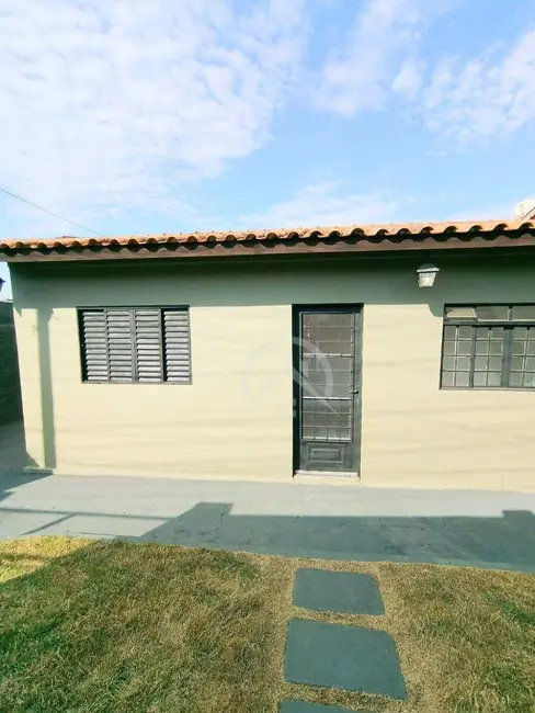 Casa com 2 quartos à venda e para alugar, 120m2 em Atibaia Jardim, Atibaia - SP - imagem 3 Foto 3 de Casa com 2 quartos à venda e para alugar, 120m2 em Atibaia Jardim, Atibaia - SP