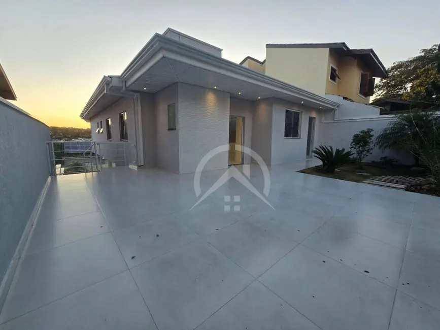 Foto 4 de Casa com 3 quartos para alugar, 502m2 em Parque Arco Iris, Atibaia - SP