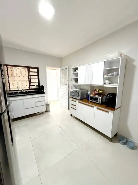 Casa com 2 quartos à venda, 161m2 em Atibaia Jardim, Atibaia - SP - imagem 6 Foto 6 de Casa com 2 quartos à venda, 161m2 em Atibaia Jardim, Atibaia - SP
