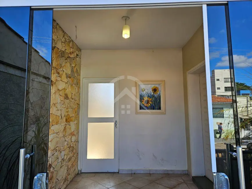 Foto 3 de Casa com 5 quartos à venda e para alugar, 300m2 em Centro, Atibaia - SP