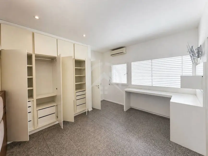 Casa com 4 quartos à venda, 1000m2 em Vila Esperia ou Giglio, Atibaia - SP - imagem 8 Foto 8 de Casa com 4 quartos à venda, 1000m2 em Vila Esperia ou Giglio, Atibaia - SP