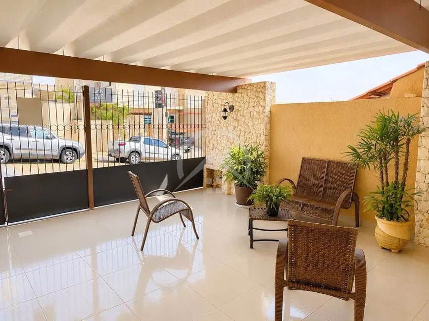 Foto 2 de Casa com 4 quartos à venda, 204m2 em Centro, Atibaia - SP