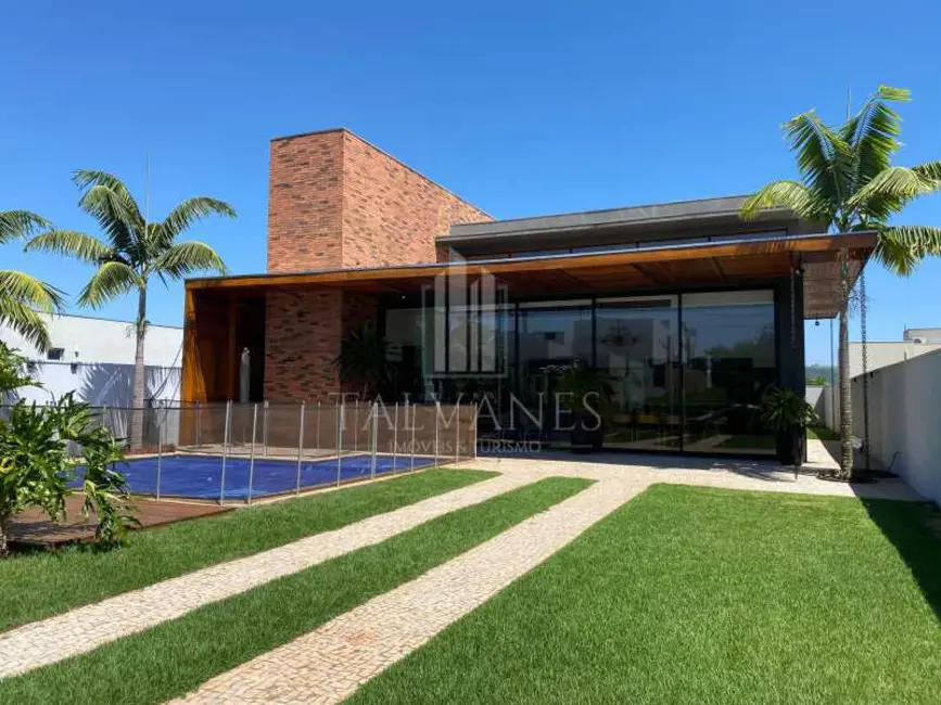 Foto 1 de Casa de Condomínio com 4 quartos à venda, 259m2 em Rifaina - SP