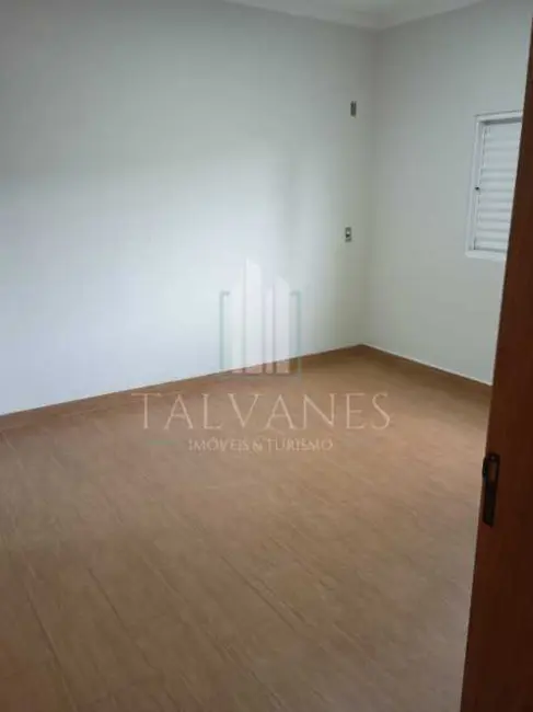Foto 3 de Apartamento com 3 quartos para alugar em Rifaina - SP