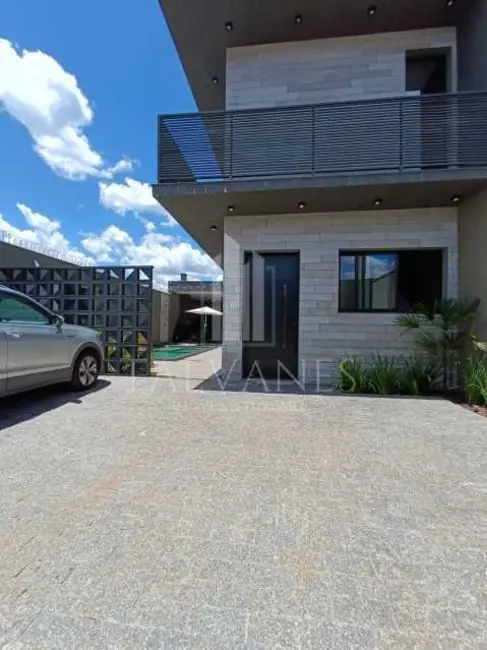 Foto 1 de Casa com 4 quartos à venda e para alugar, 211m2 em Rifaina - SP