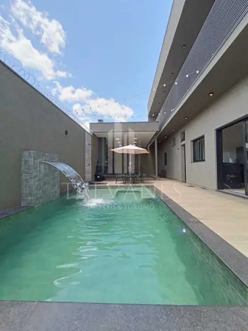 Foto 8 de Casa com 4 quartos à venda e para alugar, 211m2 em Rifaina - SP