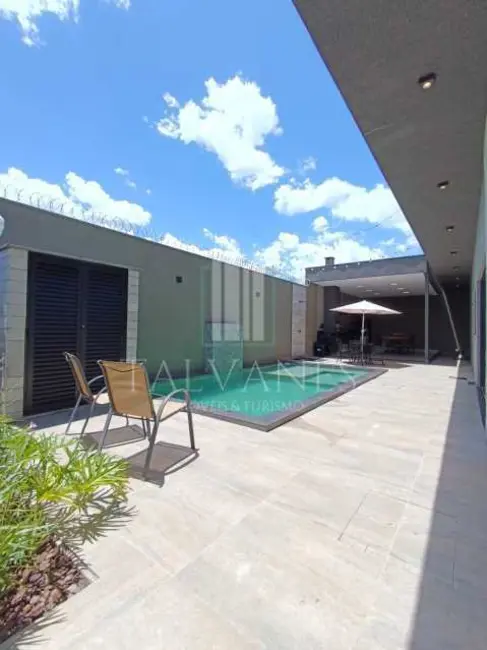 Foto 9 de Casa com 4 quartos à venda e para alugar, 211m2 em Rifaina - SP