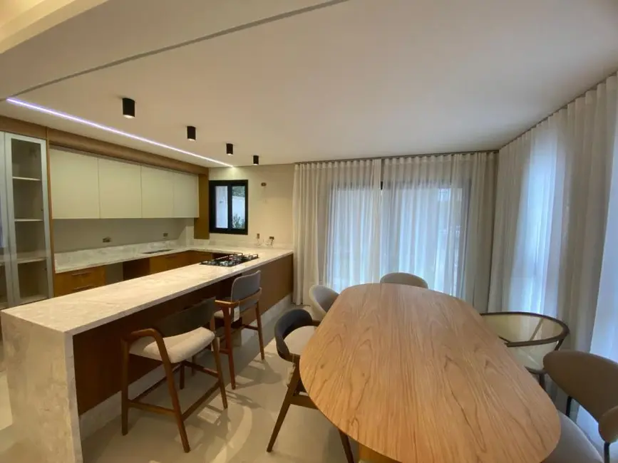 Casa com 3 quartos à venda, 178m2 em Santa Felicidade, Curitiba - PR - imagem 8 Foto 8 de Casa com 3 quartos à venda, 178m2 em Santa Felicidade, Curitiba - PR