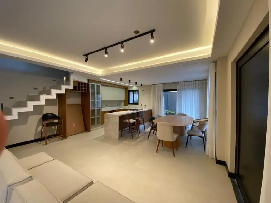 Casa com 3 quartos à venda, 178m2 em Santa Felicidade, Curitiba - PR - imagem 2 Foto 2 de Casa com 3 quartos à venda, 178m2 em Santa Felicidade, Curitiba - PR