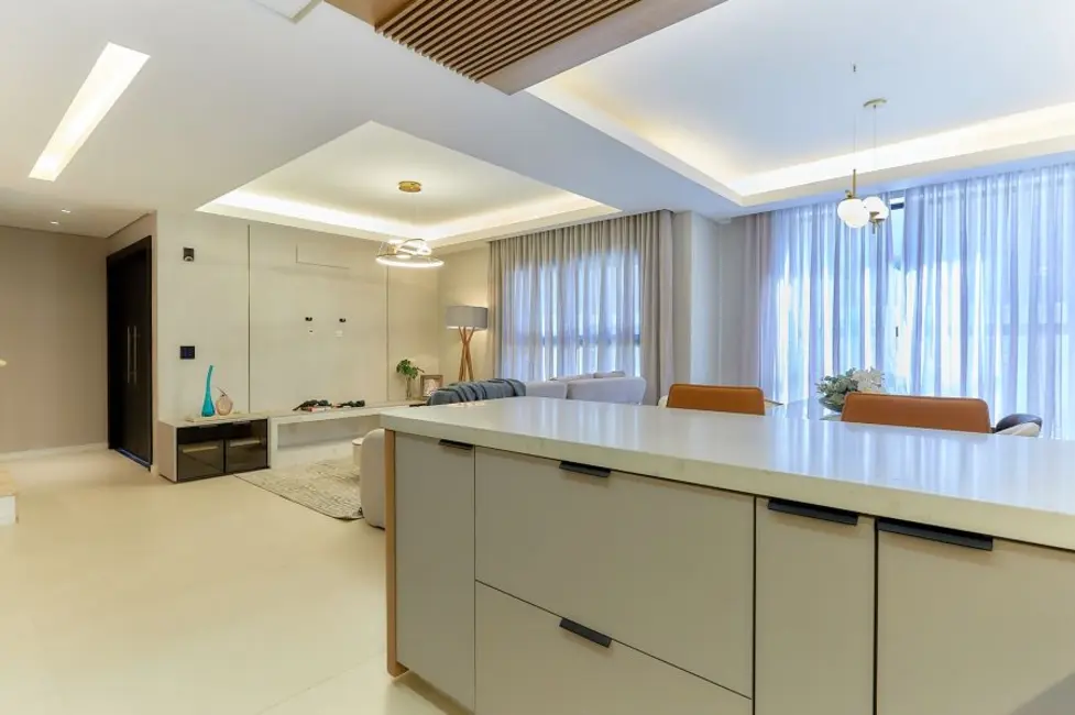 Casa com 3 quartos à venda, 192m2 em Santa Felicidade, Curitiba - PR - imagem 3 Foto 3 de Casa com 3 quartos à venda, 192m2 em Santa Felicidade, Curitiba - PR