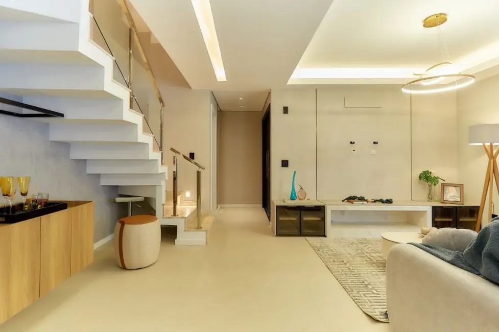 Casa com 3 quartos à venda, 192m2 em Santa Felicidade, Curitiba - PR - imagem 2 Foto 2 de Casa com 3 quartos à venda, 192m2 em Santa Felicidade, Curitiba - PR