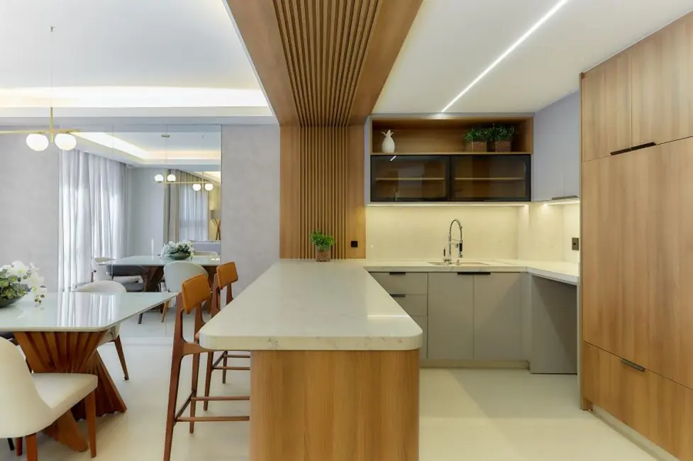 Casa com 3 quartos à venda, 192m2 em Santa Felicidade, Curitiba - PR - imagem 4 Foto 4 de Casa com 3 quartos à venda, 192m2 em Santa Felicidade, Curitiba - PR