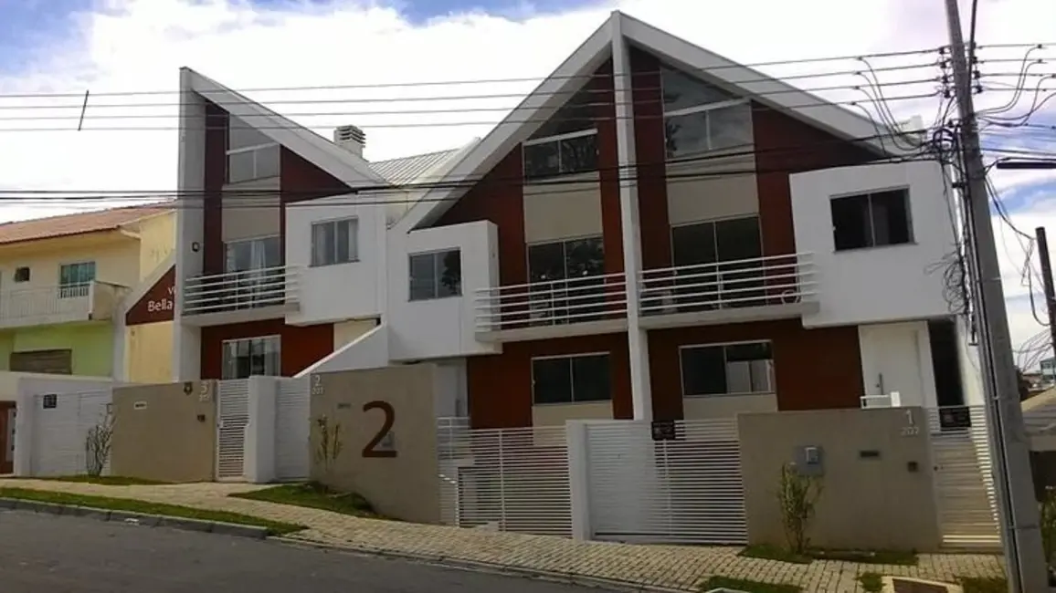 Sobrado com 3 quartos à venda, 198m2 em Pilarzinho, Curitiba - PR - imagem 2 Foto 2 de Sobrado com 3 quartos à venda, 198m2 em Pilarzinho, Curitiba - PR