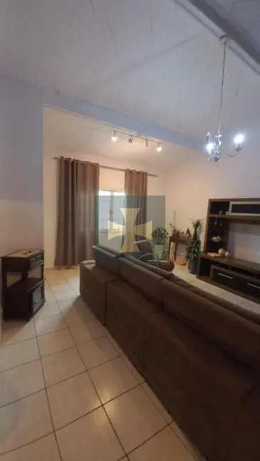 Casa com 3 quartos à venda, 165m2 em Jardim das Laranjeiras, Braganca Paulista - SP - imagem 4 Foto 4 de Casa com 3 quartos à venda, 165m2 em Jardim das Laranjeiras, Braganca Paulista - SP