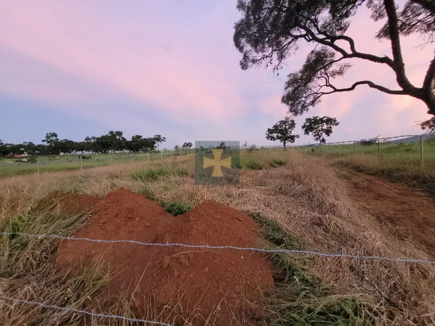 Foto 3 de Terreno / Lote à venda, 1950m2 em Curitibanos, Braganca Paulista - SP
