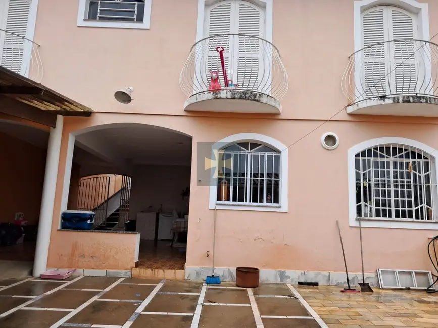 Casa com 3 quartos à venda, 200m2 em Jardim Santa Rita de Cássia, Braganca Paulista - SP - imagem 4 Foto 4 de Casa com 3 quartos à venda, 200m2 em Jardim Santa Rita de Cássia, Braganca Paulista - SP