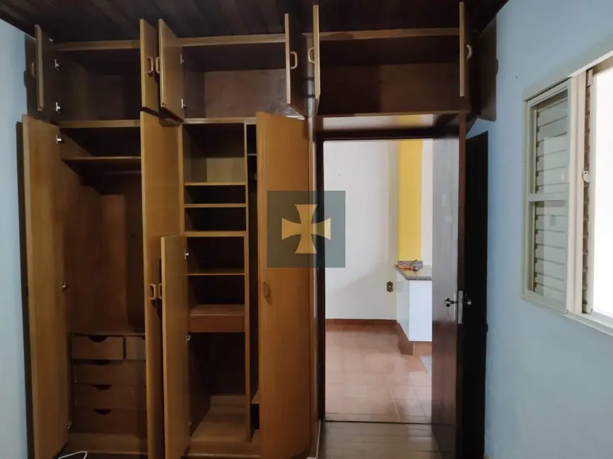 Casa com 3 quartos para alugar, 180m2 em Vila Bianchi, Braganca Paulista - SP - imagem 9 Foto 9 de Casa com 3 quartos para alugar, 180m2 em Vila Bianchi, Braganca Paulista - SP