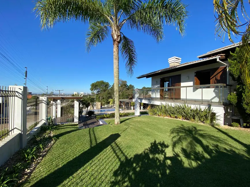 Foto 3 de Casa com 4 quartos à venda, 736m2 em Torres - RS