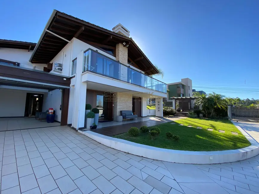 Foto 2 de Casa com 4 quartos à venda, 736m2 em Torres - RS