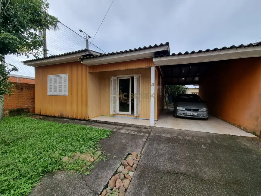 Foto 1 de Casa com 2 quartos à venda, 80m2 em Torres - RS