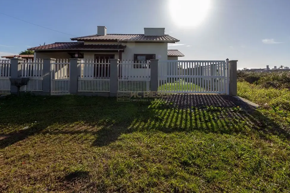 Foto 2 de Casa com 3 quartos à venda, 150m2 em Torres - RS