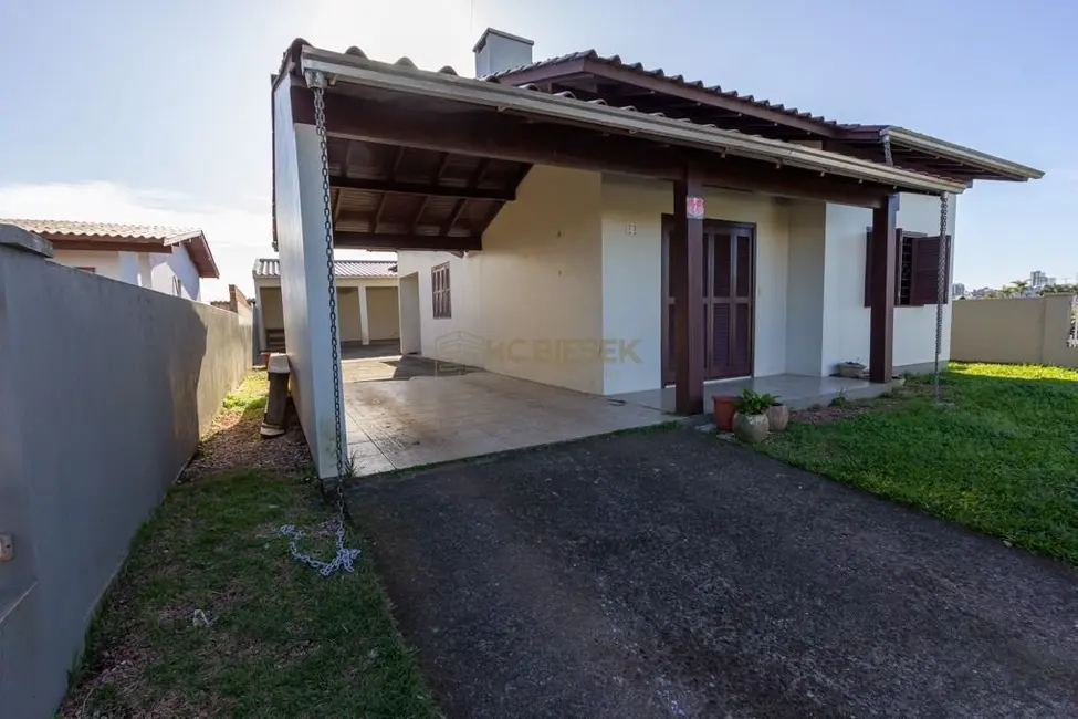 Foto 1 de Casa com 3 quartos à venda, 150m2 em Torres - RS