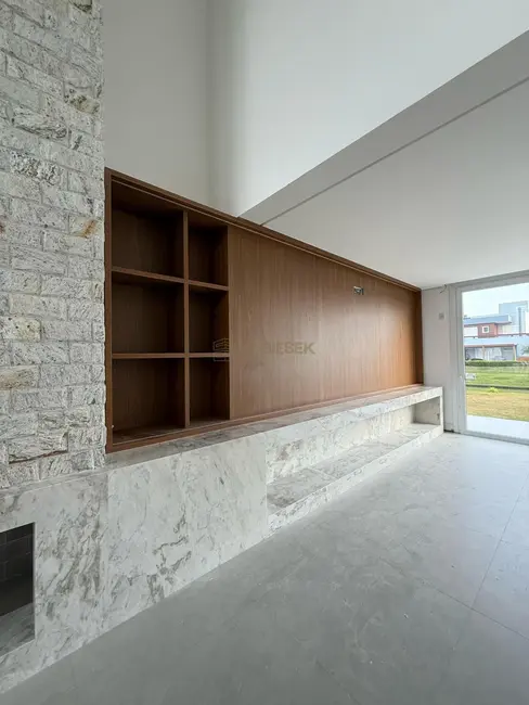 Casa de Condomínio com 4 quartos à venda, 330m2 em Torres - RS - imagem 8 Foto 8 de Casa de Condomínio com 4 quartos à venda, 330m2 em Torres - RS