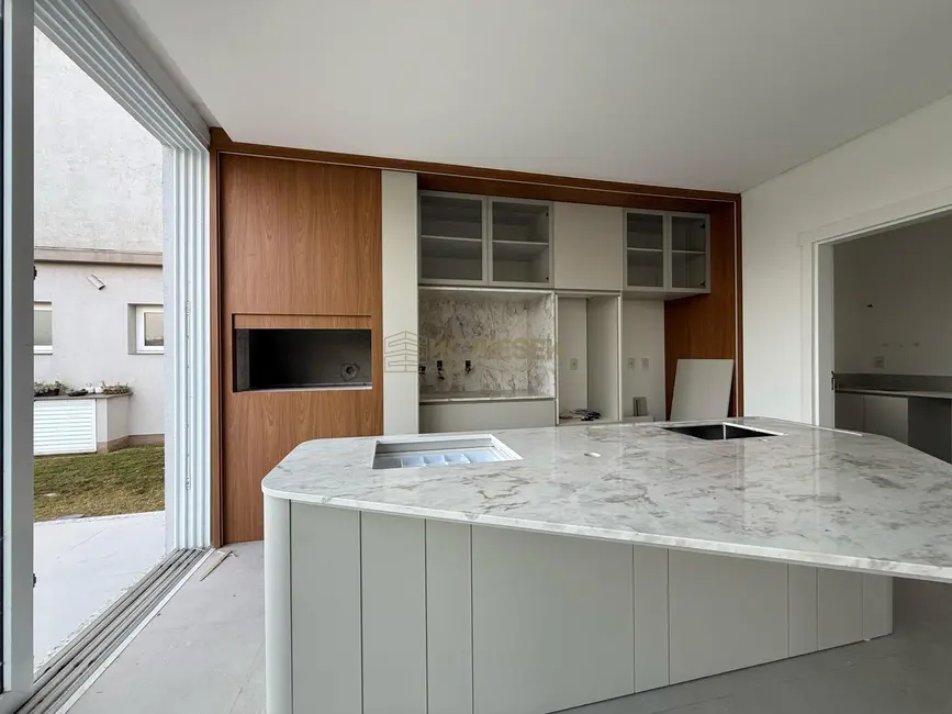 Casa de Condomínio com 4 quartos à venda, 330m2 em Torres - RS - imagem 5 Foto 5 de Casa de Condomínio com 4 quartos à venda, 330m2 em Torres - RS