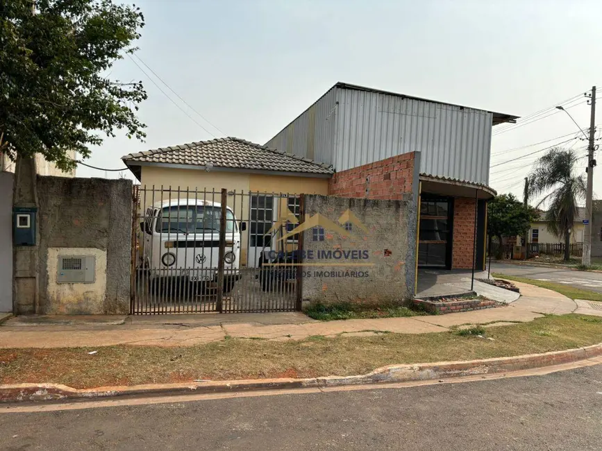 Foto 3 de Casa com 2 quartos à venda, 241m2 em Tatui - SP