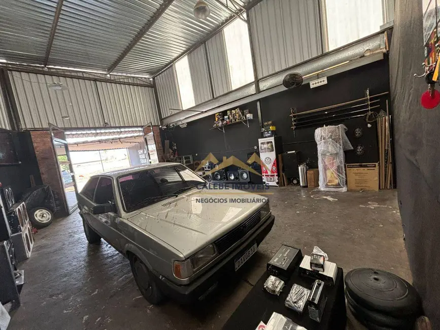 Foto 2 de Casa com 2 quartos à venda, 241m2 em Tatui - SP