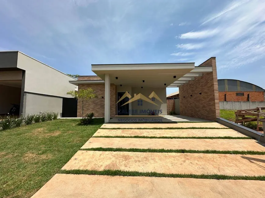Foto 1 de Casa de Condomínio com 3 quartos à venda, 360m2 em Tatui - SP