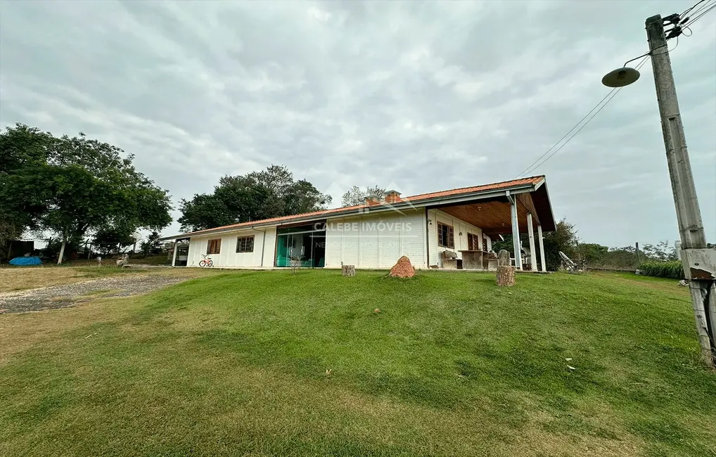 Foto 2 de Chácara com 3 quartos à venda, 4000m2 em Tatui - SP