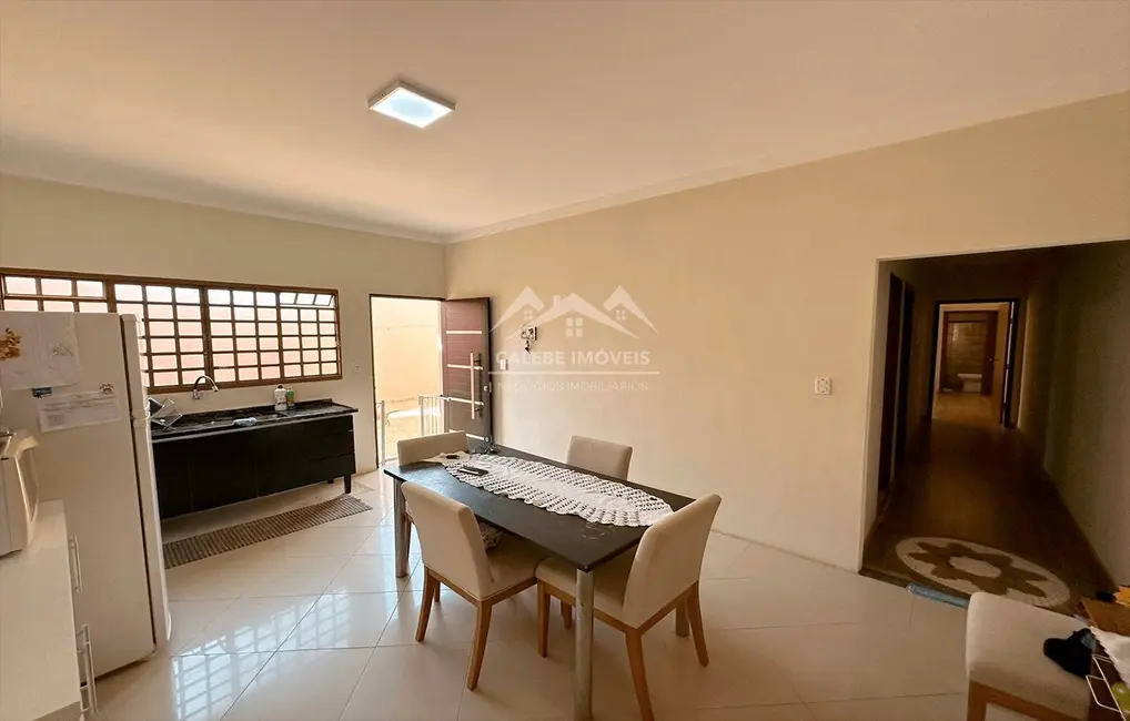 Foto 6 de Casa com 3 quartos à venda, 300m2 em Lincoln Parque, Tatui - SP