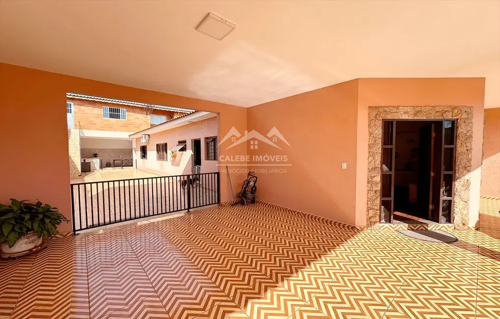 Foto 2 de Casa com 3 quartos à venda, 300m2 em Lincoln Parque, Tatui - SP