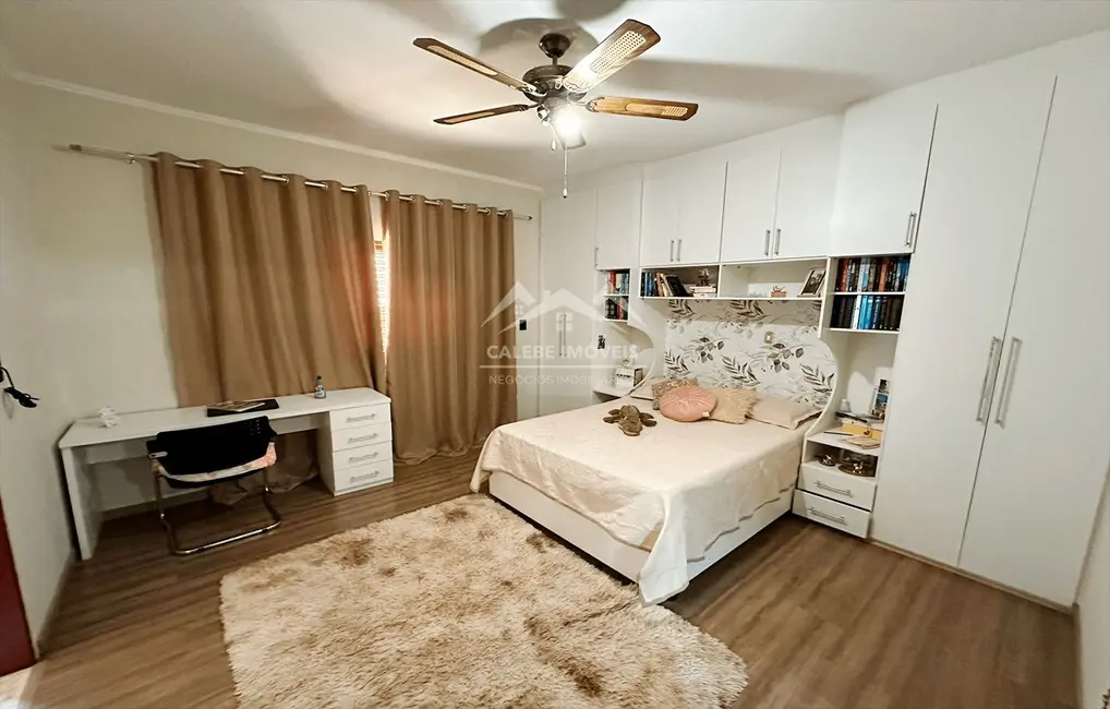 Foto 9 de Casa com 3 quartos à venda, 300m2 em Lincoln Parque, Tatui - SP