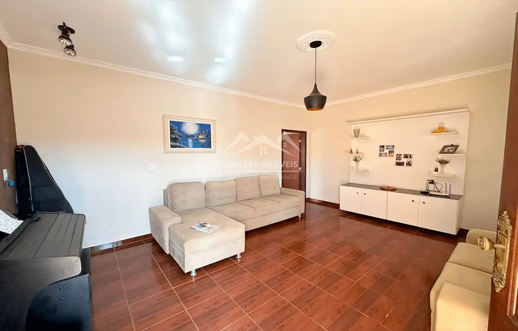 Foto 4 de Casa com 3 quartos à venda, 300m2 em Lincoln Parque, Tatui - SP