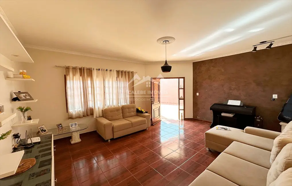 Foto 5 de Casa com 3 quartos à venda, 300m2 em Lincoln Parque, Tatui - SP