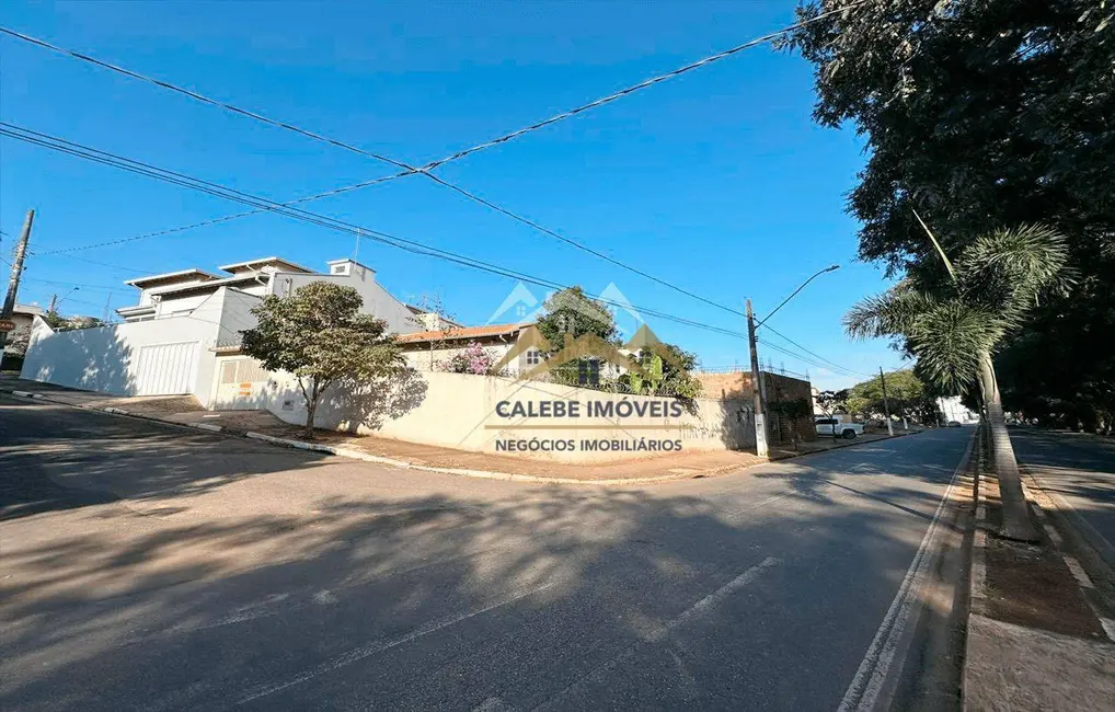 Foto 1 de Casa com 2 quartos à venda, 226m2 em Chácara Junqueira, Tatui - SP