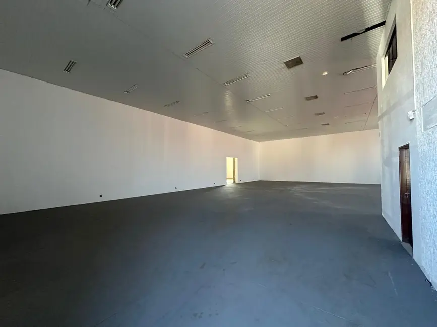 Foto 3 de Armazém / Galpão para alugar, 1500m2 em Lincoln Parque, Tatui - SP