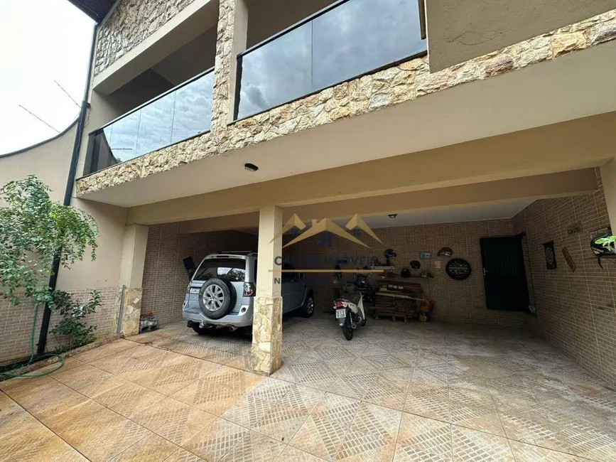 Foto 2 de Casa com 3 quartos à venda, 275m2 em Chácara Junqueira, Tatui - SP
