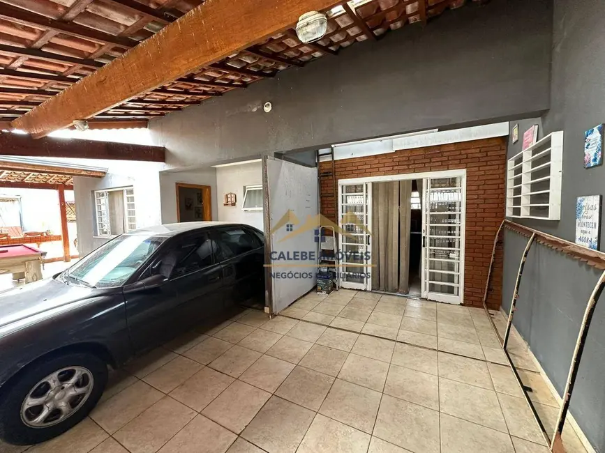 Foto 2 de Casa com 3 quartos à venda, 221m2 em Centro, Tatui - SP