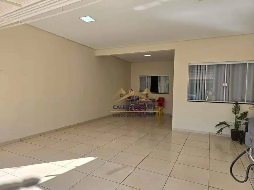 Foto 2 de Casa com 3 quartos à venda, 150m2 em Residencial Donato Flores, Tatui - SP