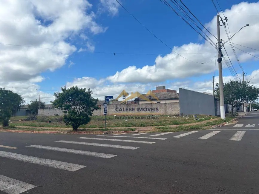 Foto 1 de Terreno / Lote à venda, 242m2 em Tatui - SP