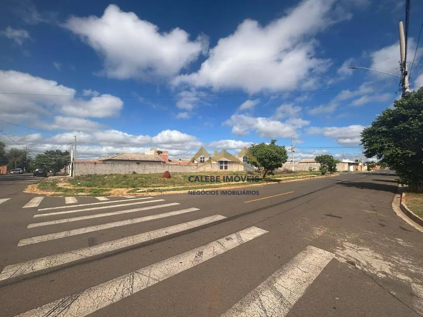 Foto 1 de Terreno / Lote à venda, 242m2 em Tatui - SP