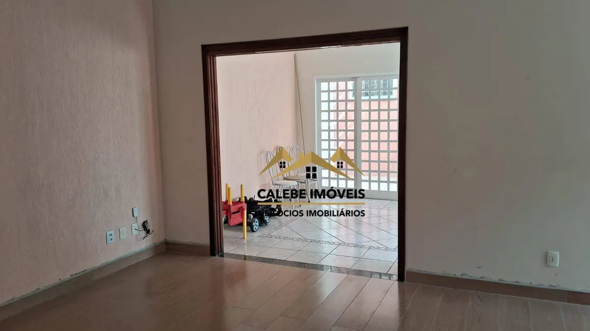 Casa com 4 quartos à venda, 355m2 em Loteamento Modena, Tatui - SP - imagem 5 Foto 5 de Casa com 4 quartos à venda, 355m2 em Loteamento Modena, Tatui - SP