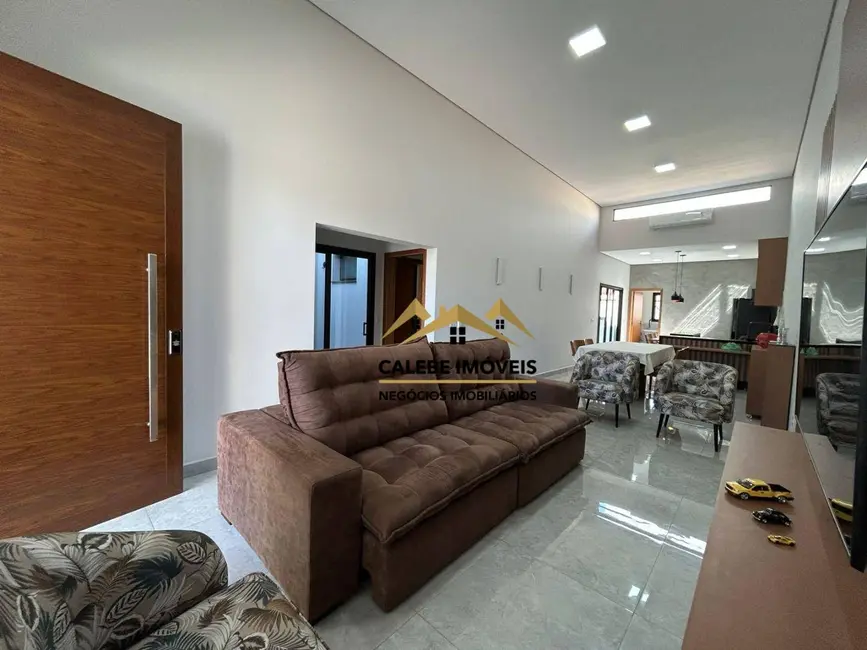Foto 2 de Casa de Condomínio com 2 quartos à venda, 175m2 em Tatui - SP