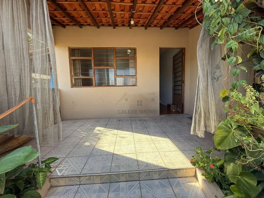 Casa com 3 quartos à venda, 220m2 em Jardim Rosa Garcia, Tatui - SP - imagem 2 Foto 2 de Casa com 3 quartos à venda, 220m2 em Jardim Rosa Garcia, Tatui - SP